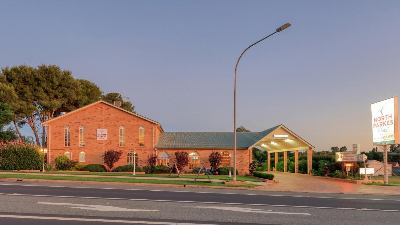 North Parkes Motel Exterior photo