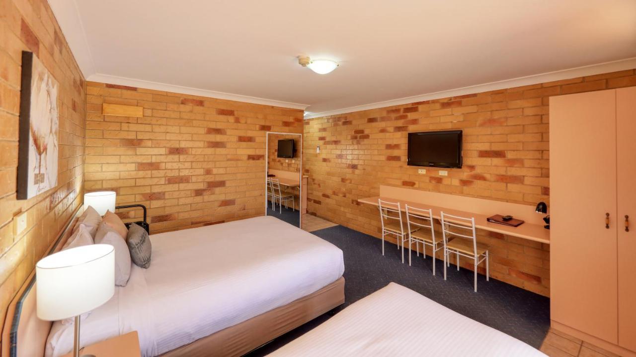 North Parkes Motel Exterior photo