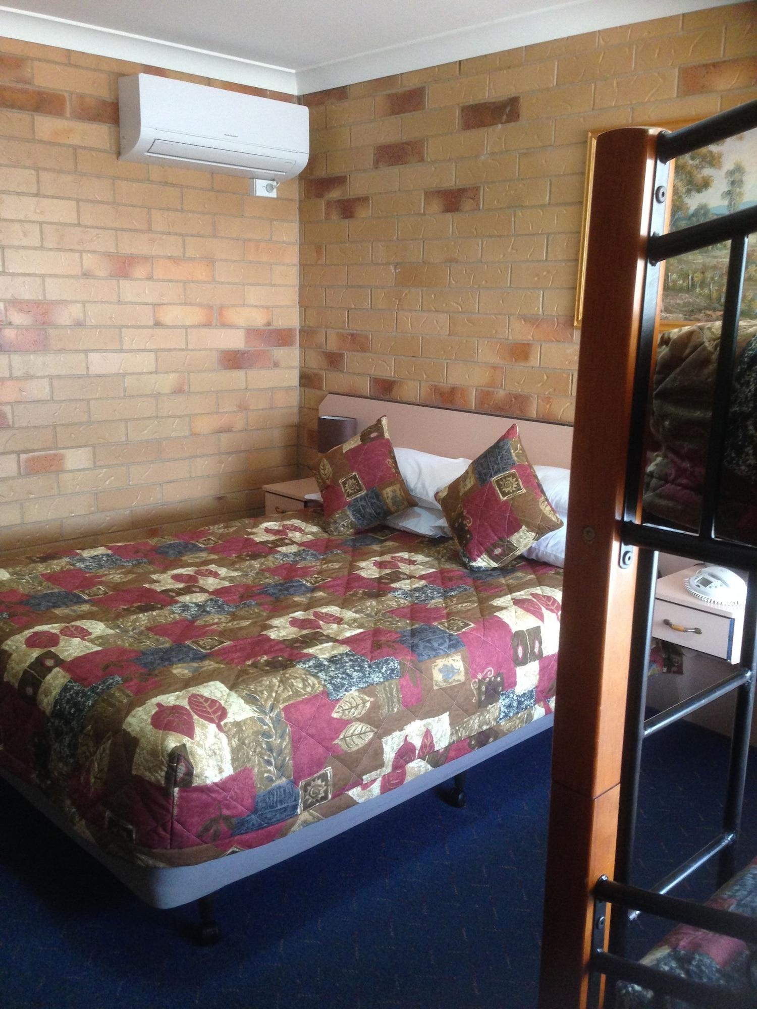 North Parkes Motel Exterior photo