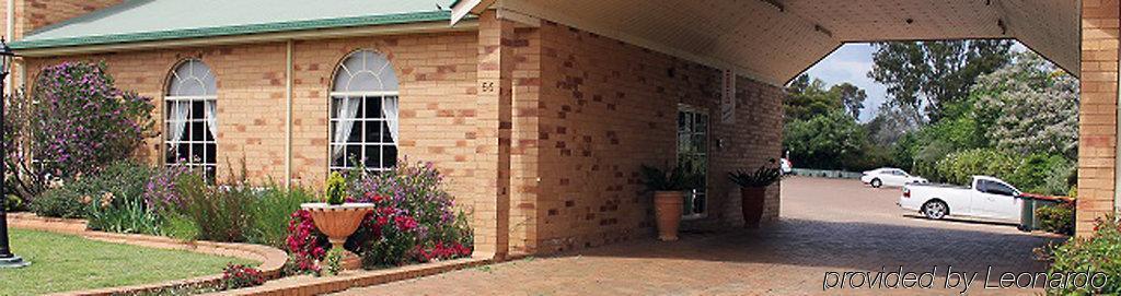 North Parkes Motel Exterior photo