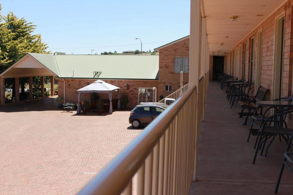North Parkes Motel Exterior photo